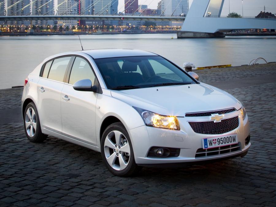  Chevrolet Cruze Hatchback 2011 года  (фото 8 из 19)